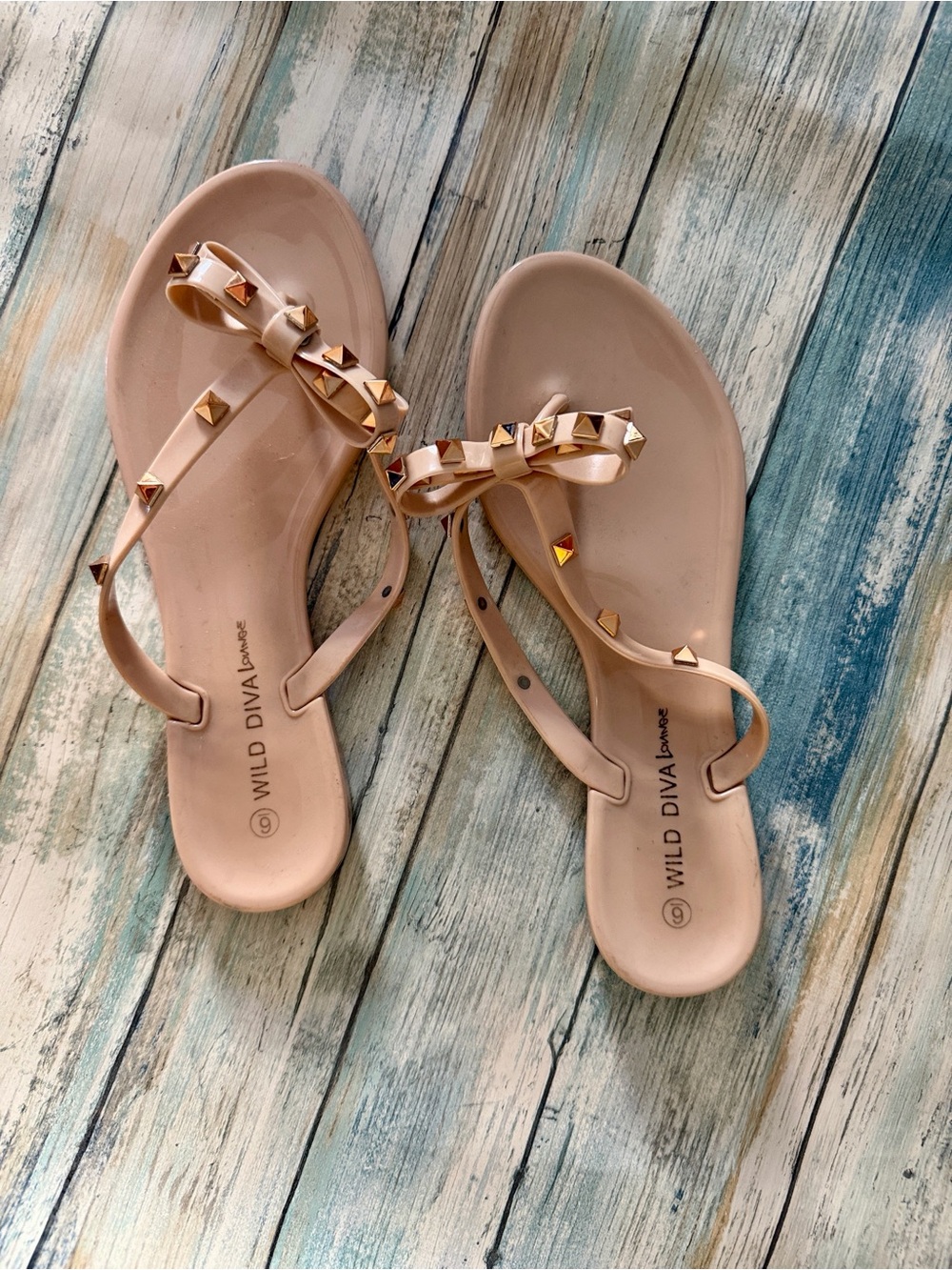 DIVA Lounge : Nude with metallic studded bows Sandals